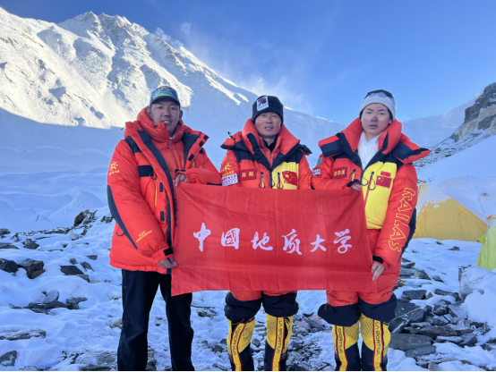 “巔峰使命2022” 我校校友德慶歐珠擔(dān)任珠峰科考登頂科考小組組長-中國地質(zhì)大學(xué) “巔峰使命2022” 我校校友德慶歐珠擔(dān)任珠峰科考登頂科考小組組長-中國地質(zhì)大學(xué)